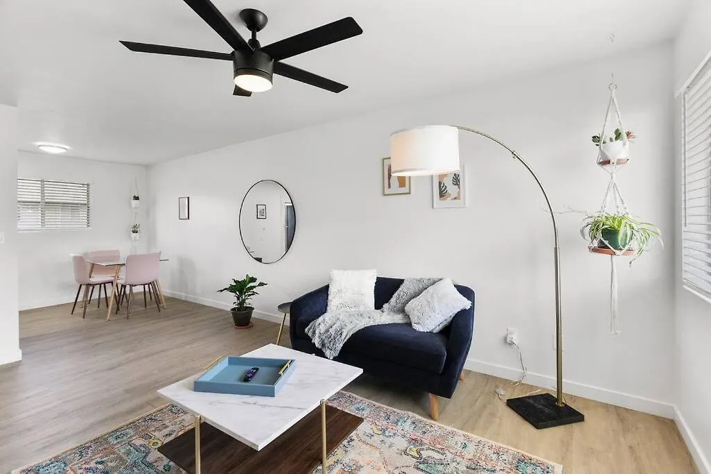 Contemporary Condo In Central Biltmore Phoenix USA